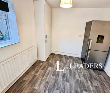 3 bedroom semi-detached house to rent - Photo 4