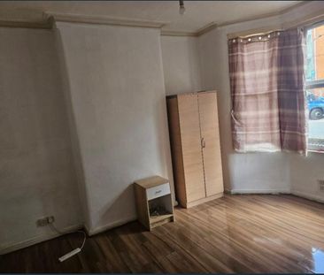Room in a Shared House, Mordaunt Road, NW10 - Photo 1