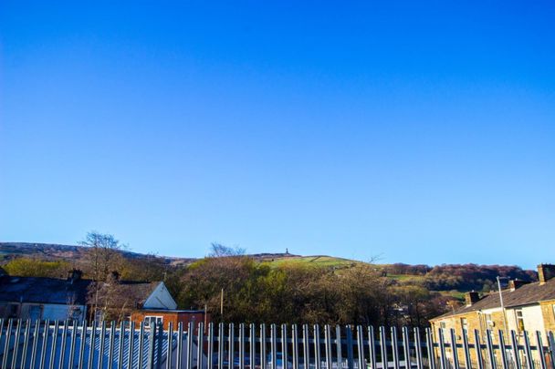 2 bedroom House To Let - Photo 1