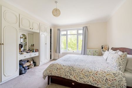 4 bedroom semi-detached house to rent - Photo 3