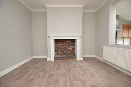 2 Bedroom Terraced House - Photo 2