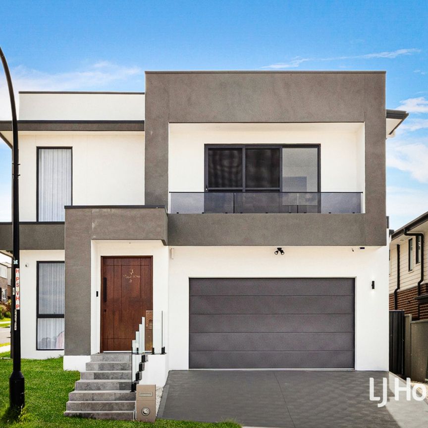 Stunning Brand New 5 Bedroom Home - Photo 1