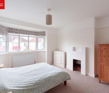 4 bedroom semi-detached house to rent - Photo 5