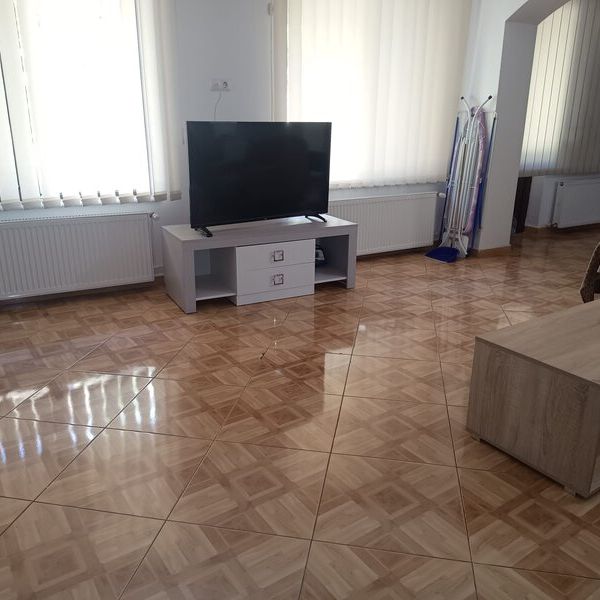 Antiaeriana, strada Rombului, Margeanului, 7 camere - Photo 1
