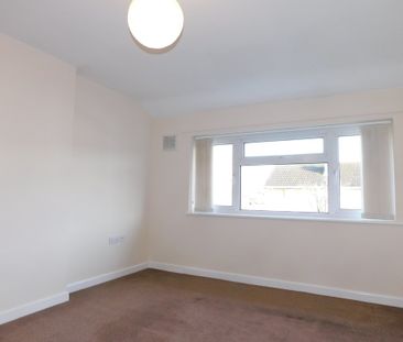 3 bedroom semi-detached to let - Photo 4