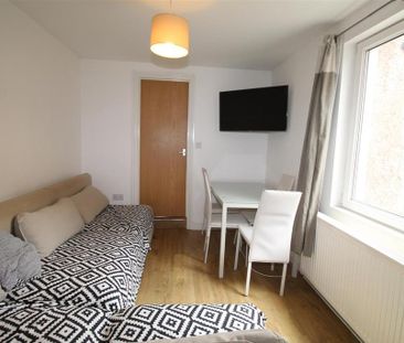 6 bedroom house to rent - Photo 5