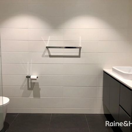 Modern One Bedroom Apartment In The Heart of Marrickville - Photo 3