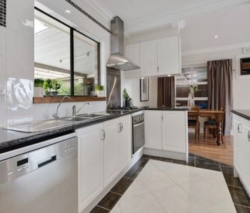 Stylish Family Home in Prime Rostrevor - Photo 5