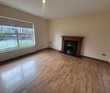 3 Bed Detached House - Photo 2