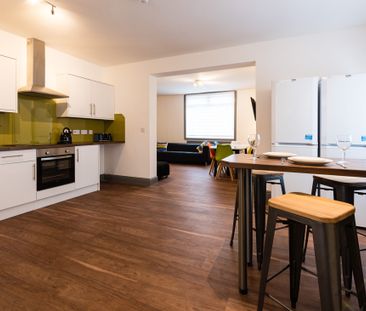 11 Bed Professional HMO, 5 Ensuite Rooms & 3 Communal bathrooms Room 2 - Photo 4