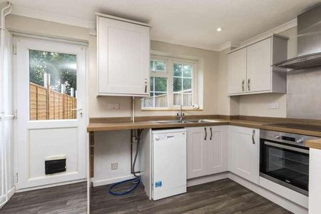 Woodhatch, Horsham, RH13 - Photo 4