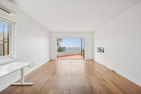 Stunning 2 Bedroom Apartment with Ocean Views - Photo 2