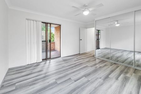 RENOVATED 2 BEDROOM APARTMENT LOCATED IN THE HEART OF WESTMEAD - Photo 2