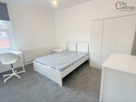 2 Bedroom Flat - Photo 3