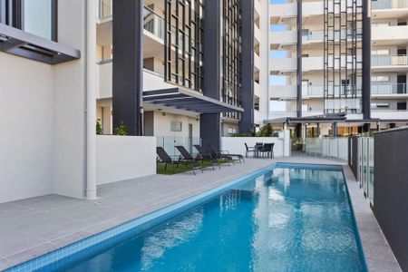 Fully Furnished Waterfront Studio Unit with Stunning Views! - Photo 4