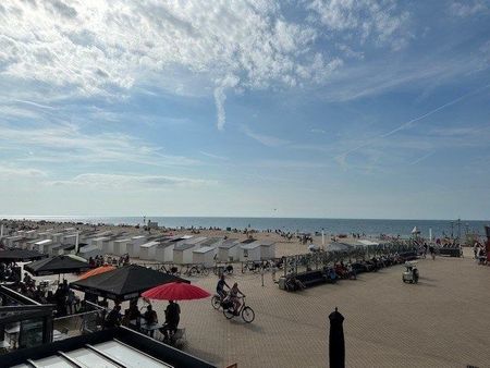 Prachtige ruime flat op Strandplein. Topligging op zeer centrale ligging en met terras ! - Photo 3