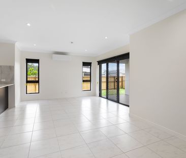 Stunning Brand New Build in North Harbour Estate - Photo 2