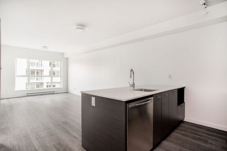 537 Foster Avenue, Coquitlam - Photo 4