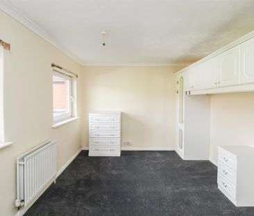 Linden Close, Dewsbury - Photo 2
