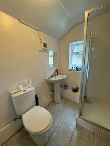4 bedroom terraced house to rent - Photo 3