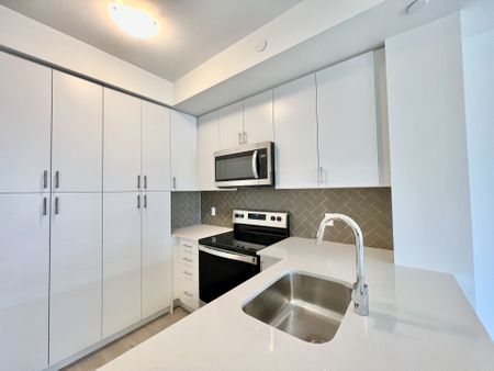 For Lease - 3200 William Coltson Avenue Unit# 305, Oakville, Ontario - Photo 2