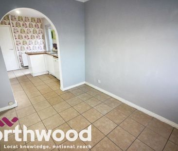 4 bedroom detached house to rent - Photo 2