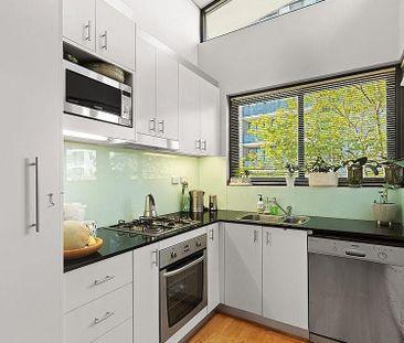 Spacious, Stylish Apartment in Superb Location - Photo 3