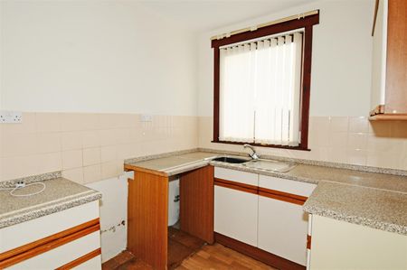 3 Bed House - Terraced - Photo 5