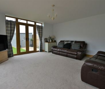 3 Bedroom Detached House - Photo 1