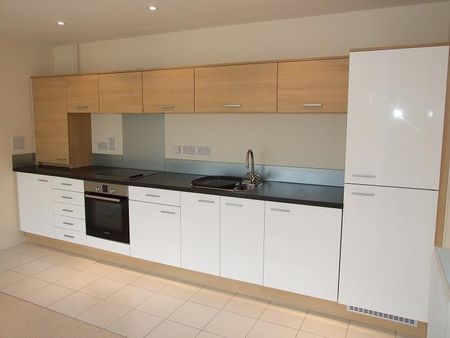 2 bedroom flat to rent - Photo 3
