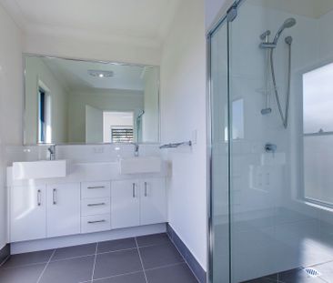 Still like New - 4 Bedroom Home - Photo 6