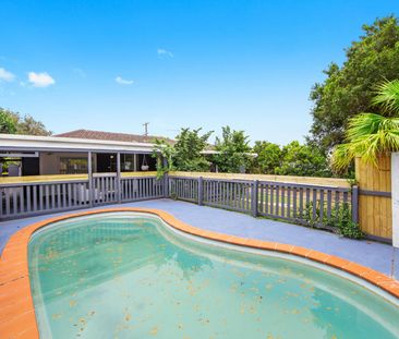 Central, Stylish & So Convenient - Your Ideal Family Home! - Photo 3
