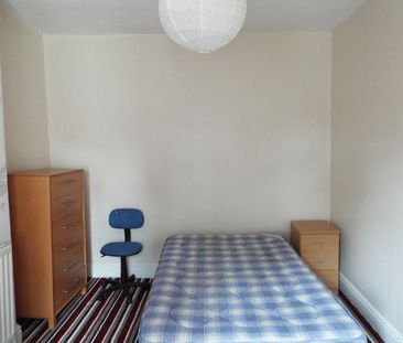 4 bedroom terraced house to rent - Photo 1