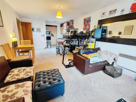 2 bedroom flat to rent - Photo 1