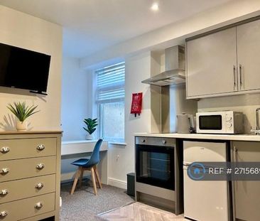 1 bedroom in a house share to rent - Photo 3