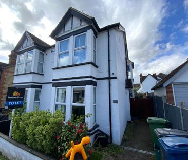 1 bedroom in a house share to rent - Photo 2