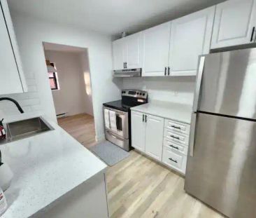 *GREAT LOCATION!* 2 Bdrm Home in a Quiet Building! | 563 Oxford Str... - Photo 1