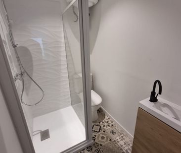 CHAMBRE EN COLOCATION ELISA ET BTS AUDIOVISUEL AVEC SALLE DE DOUCHE ET WC PRIVATIFS (BAIL INDIVIDUEL) - Photo 1