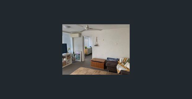 One Bedroom Unit Living in Alexandra Headland - Unfurnished - Photo 1