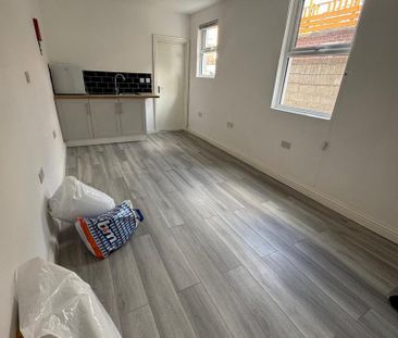 5 bedroom house of multiple occupation to rent - Photo 5