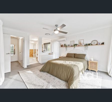 12 Diorama Court, Eatons Hill, Qld 4037 - Photo 1