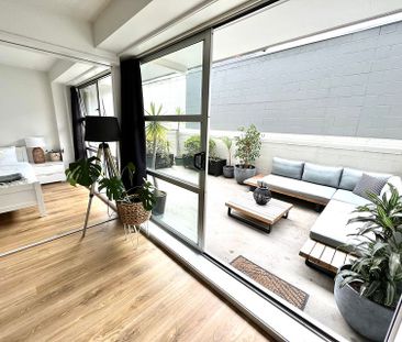 Fully furnished * north facing * sunny courtyard - Photo 1