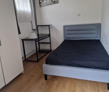 1 bedroom in a house share to rent - Photo 5