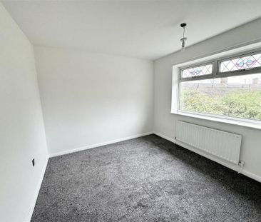 3 bedroom end of terrace house to rent - Photo 2