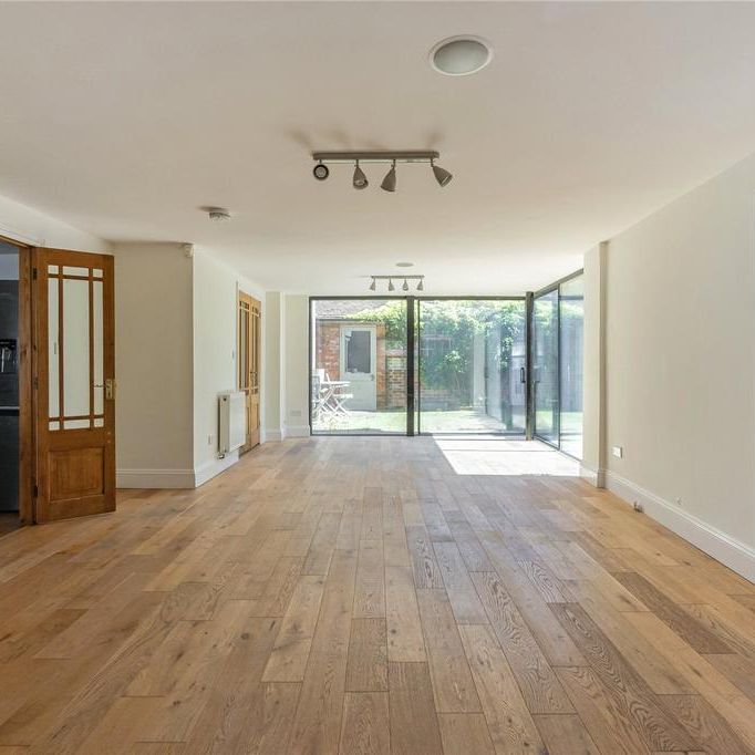 4 bedroom detached house to rent - Photo 1