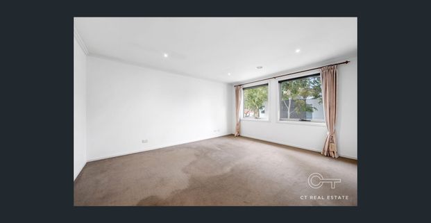 Modern Family Living Surrounded by Parklands and City Convenience - Photo 1