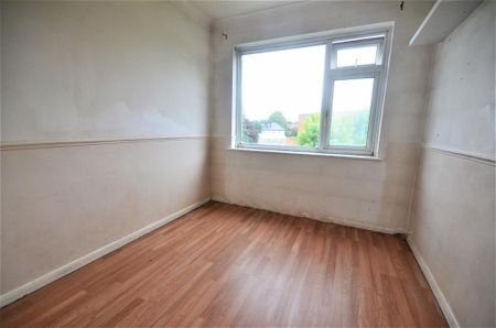 4 bedroom end of terrace house to rent - Photo 3