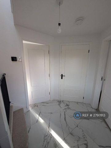 3 bedroom detached house to rent - Photo 2