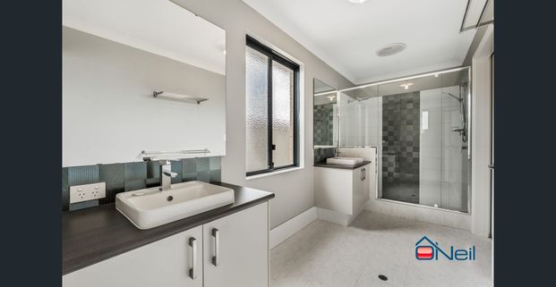 BYFORD - 4x2 - SENSATIONAL FAMILY HOME! - Photo 1