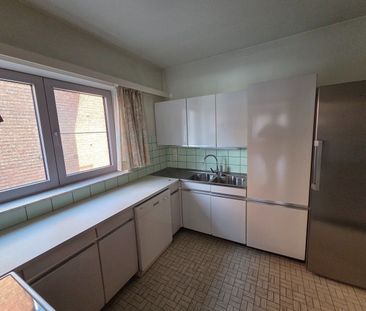 Uitzonderlijk ruim appartement met 4 slaapkamers, bureau en dubbele... - Photo 2